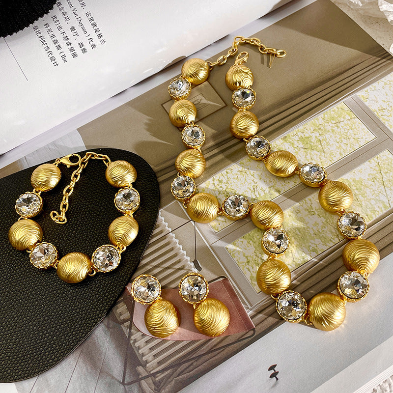 Collier d'or élégant et léger pour femme Chaîne de clavicule d'antique moyen