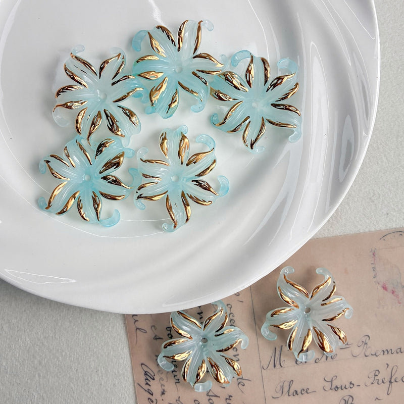 Charms de fleurs d'iris acrylique dorés à deux tons