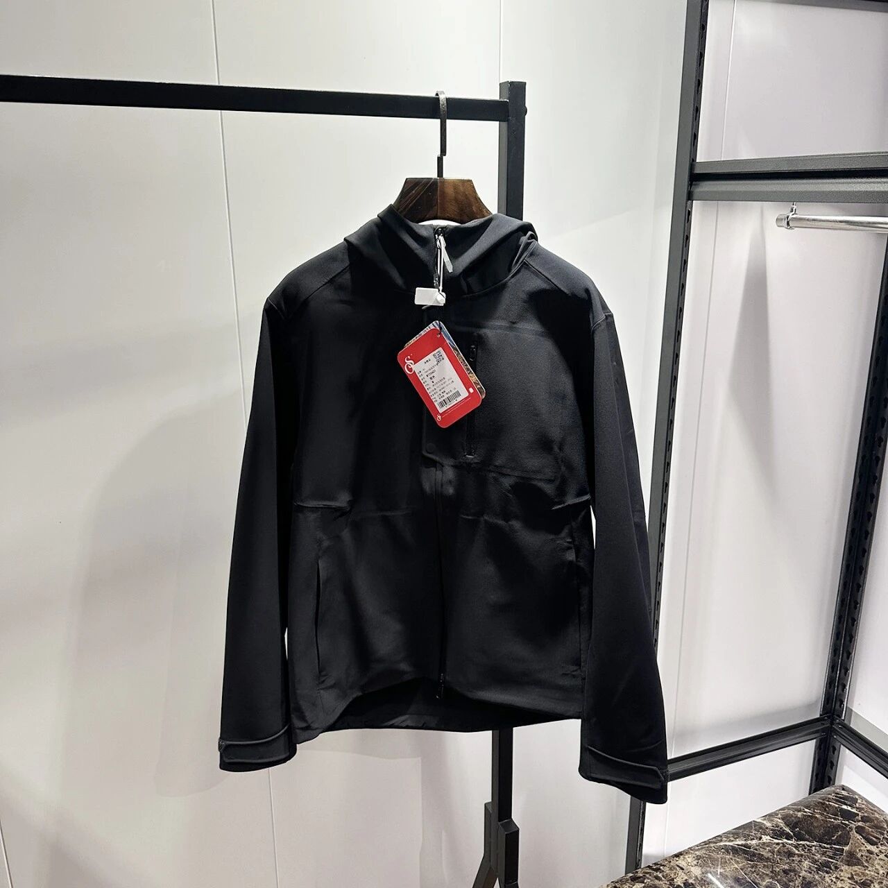 Veste à capuche à capuche avec ruban adhésif pour homme