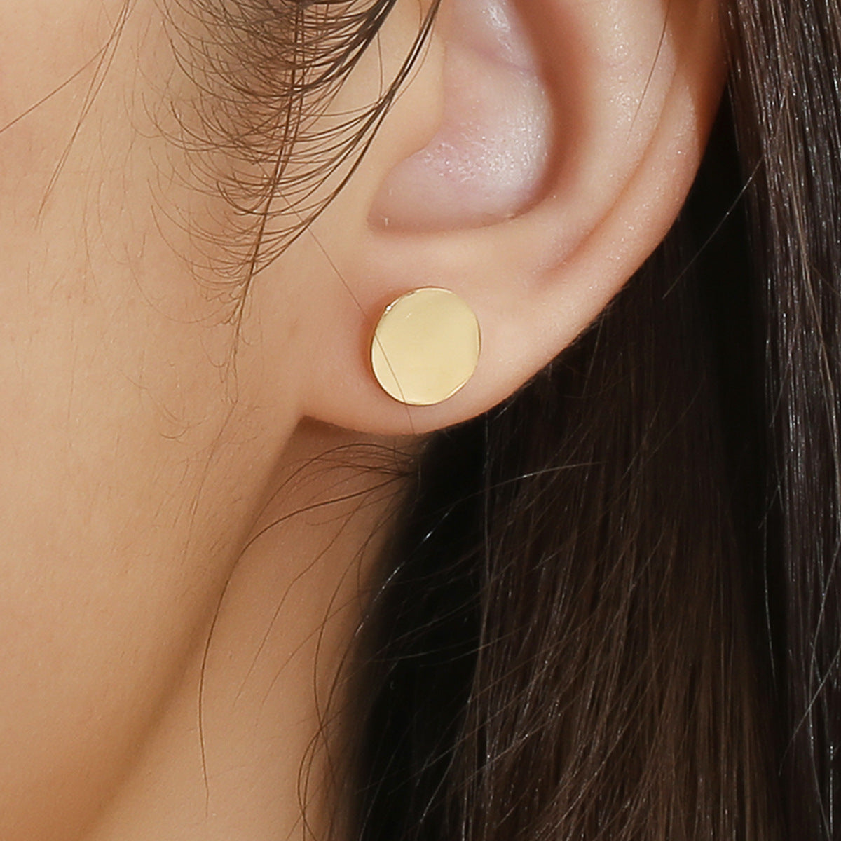Boucles d'oreilles élégantes et élégantes en acier au titane
