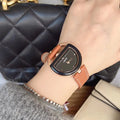 Montre haute de gamme rétro pour femmes avec un cadran demi-lune