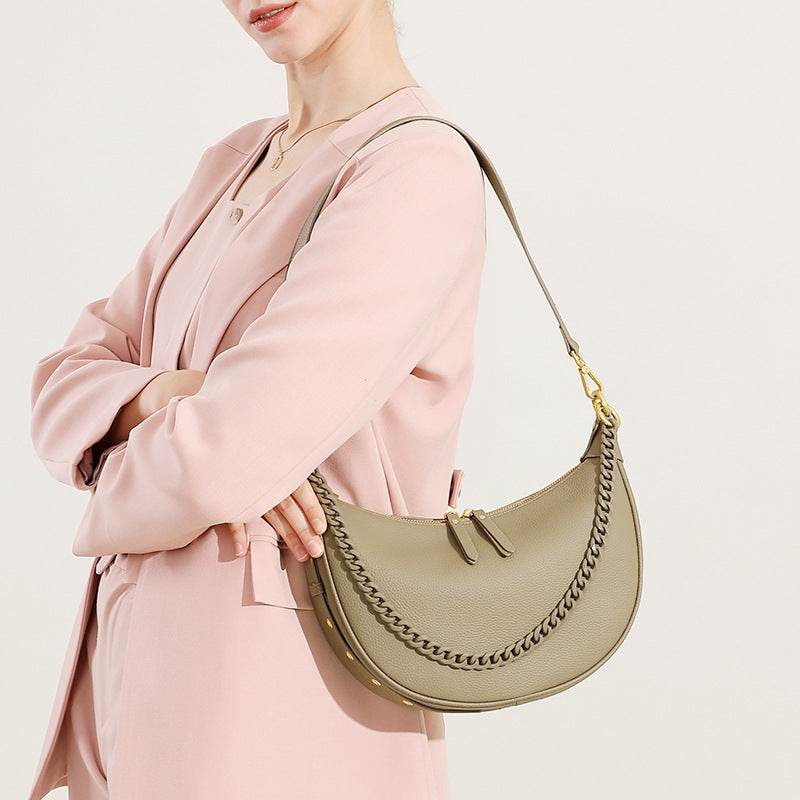 Sac d'épaule à la mode avec une chaîne de luxe adaptée à l'usure du corps