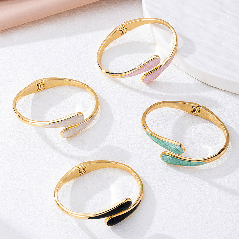 Bracelet en alliage à effet métal pour femmes