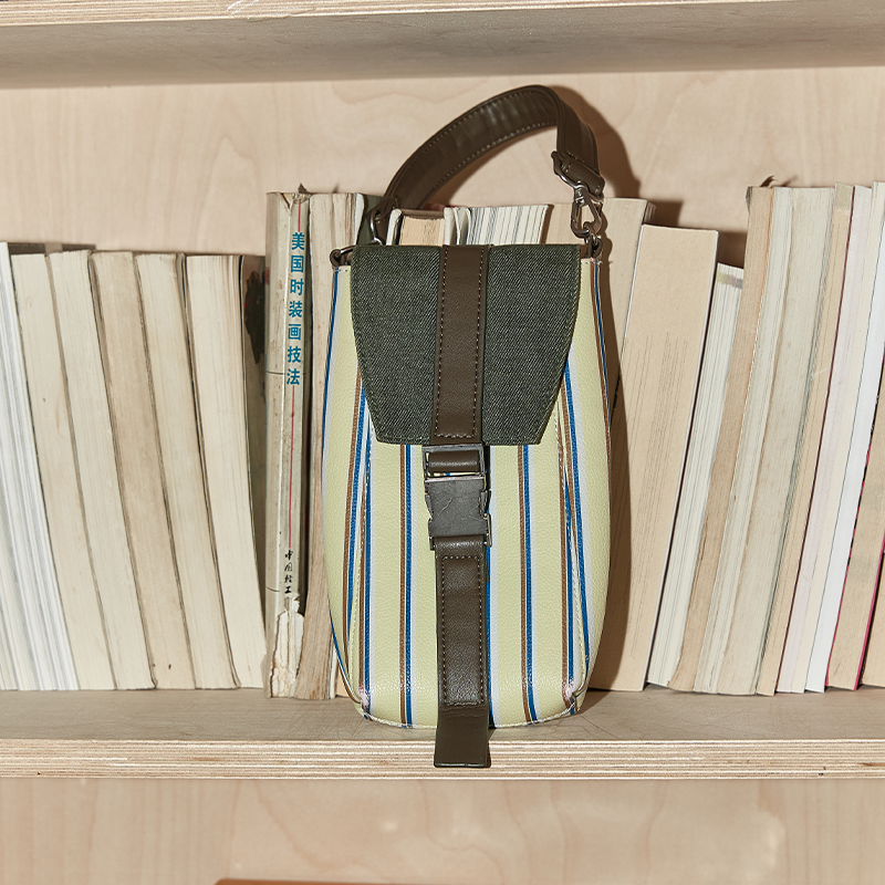Sac de téléphone rayé