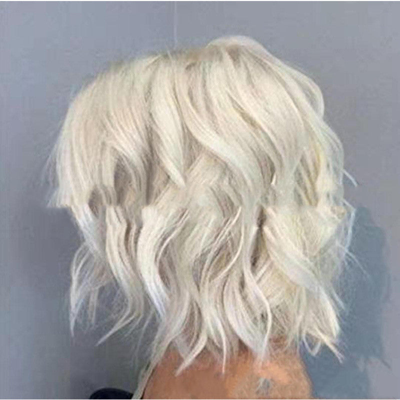 Coiffure courte bouclée pour femmes européennes et américaines