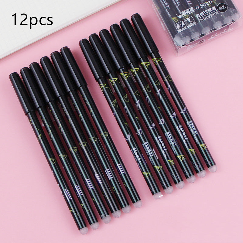 Les élèves de l'école primaire utilisent un stylo gel effaçable pour frotter l'Eraser Magique Sassafras facile