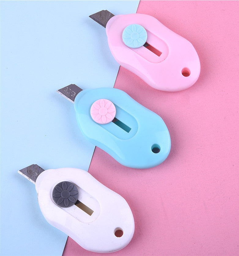 Couteau ouvert mignon et pratique