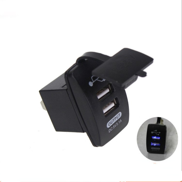 3.1Ausb Chargeur de Voiture Type universel pour les voitures et les motocyclettes