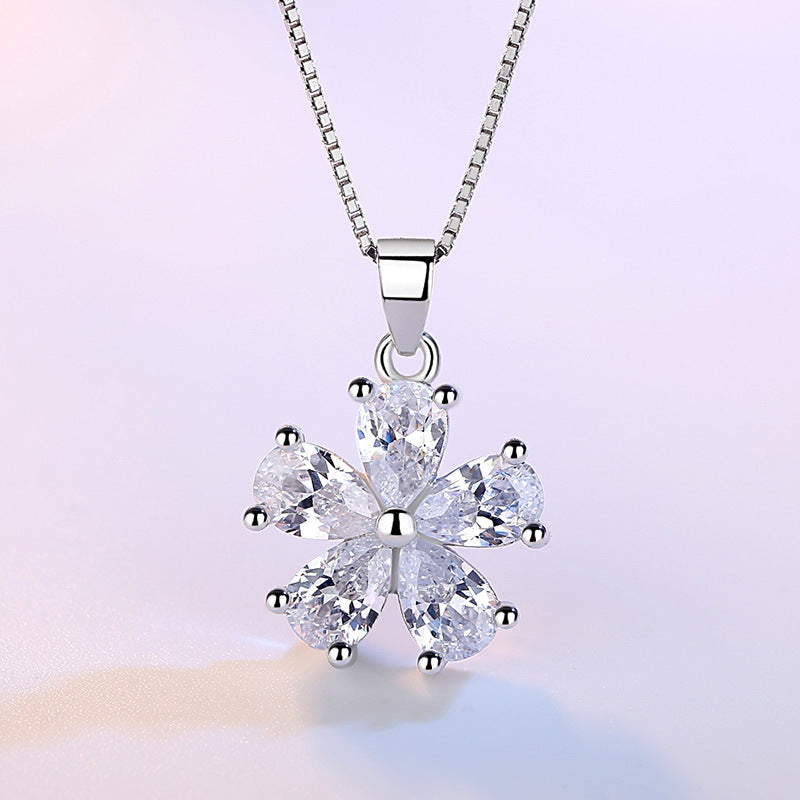 Ventes directes usine Plum Blossom Pendentif femmes Collier bijoux