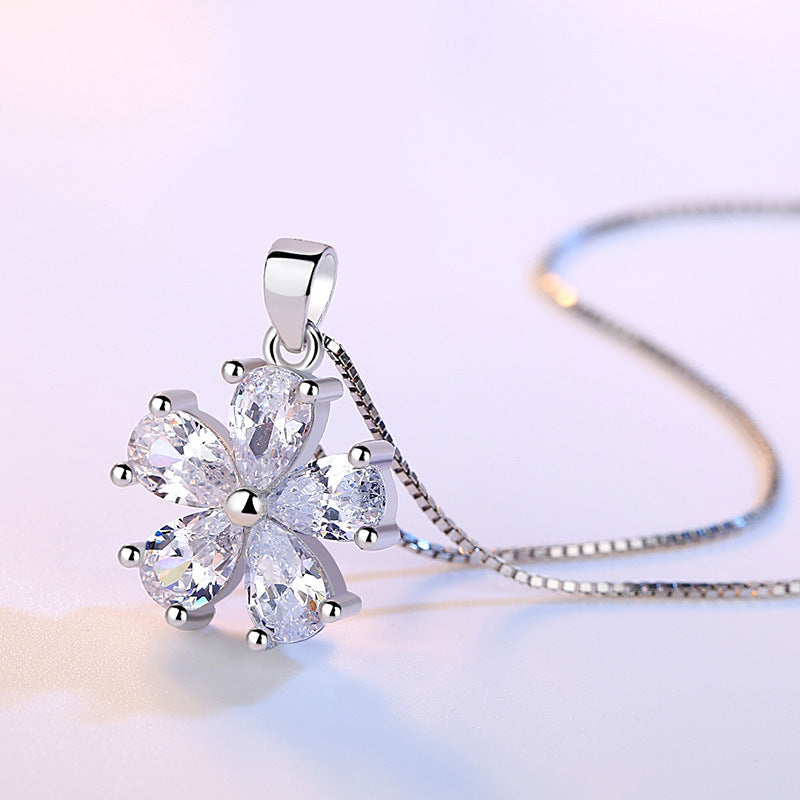 Ventes directes usine Plum Blossom Pendentif femmes Collier bijoux