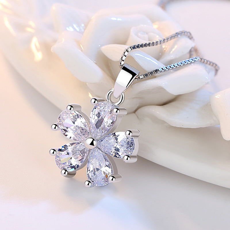 Ventes directes usine Plum Blossom Pendentif femmes Collier bijoux