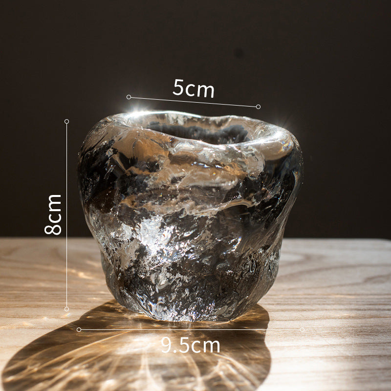 Coupe de lumière de bougie romantique en verre sur table