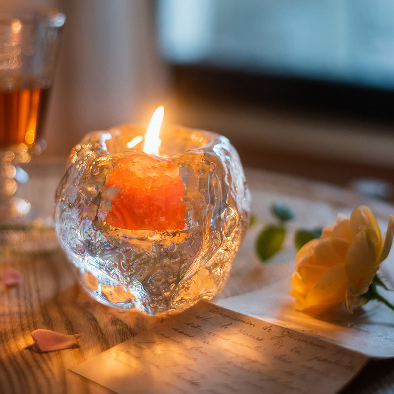 Coupe de lumière de bougie romantique en verre sur table