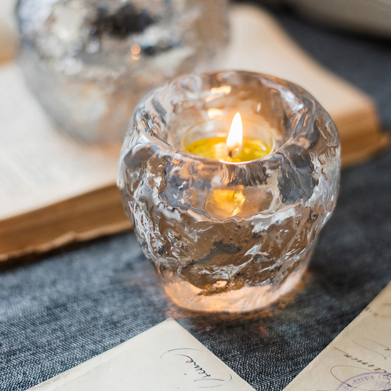 Coupe de lumière de bougie romantique en verre sur table