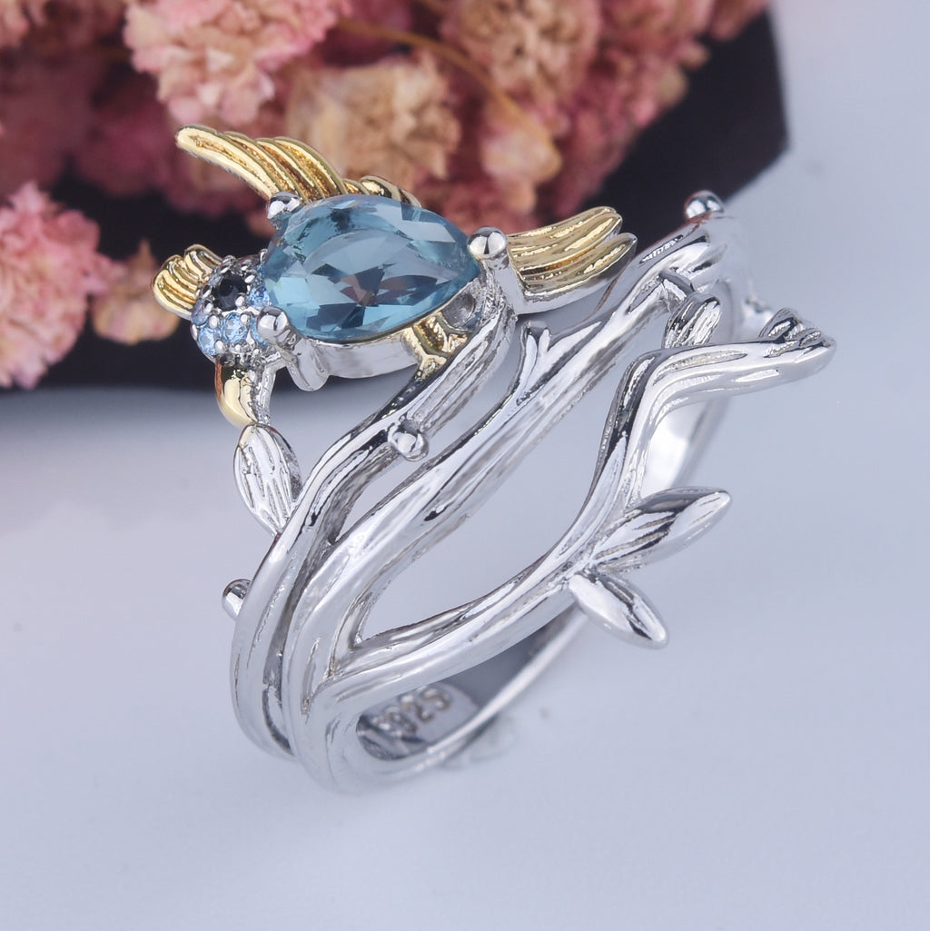 Anneau en or d'oiseau à deux tons en forme de poire avec bague de style Vintage Diamonds