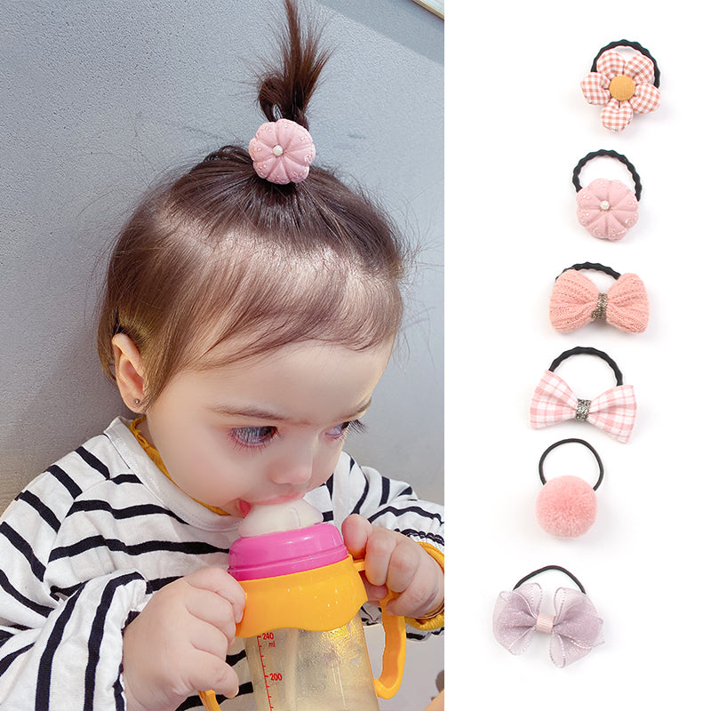 La bande de caoutchouc de Huang Xiaoniu Baby ne lui fait pas mal aux cheveux