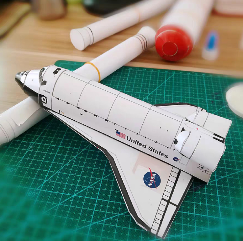 Modèle de navette spatiale en papier 3D Diy