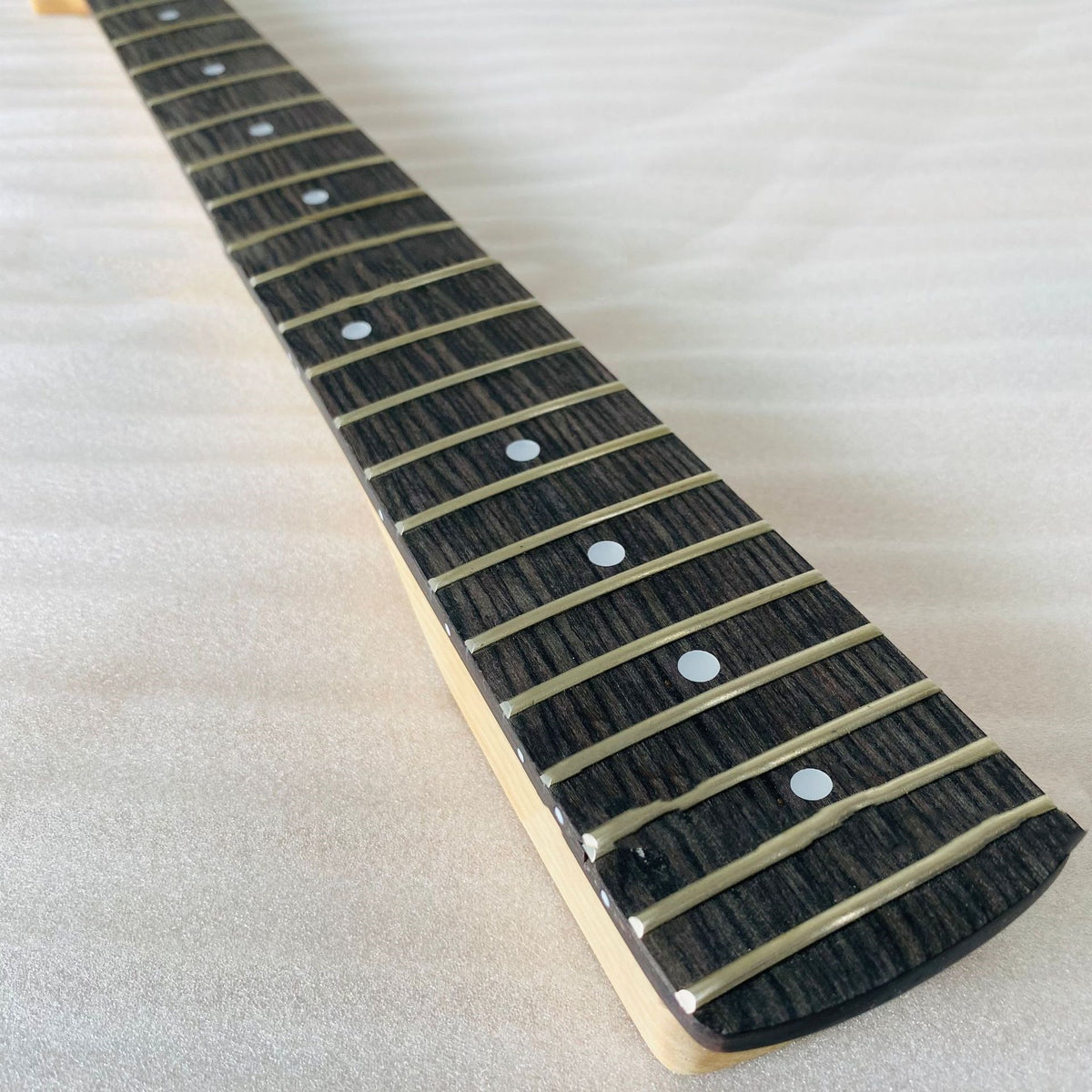 Collier STFanta Matériau de la guitare électrique 22 Fret érable finition bois Grip Wood Guitar Ac