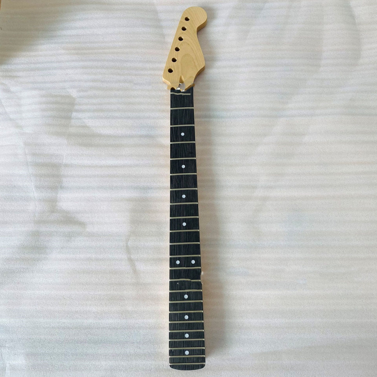 Collier STFanta Matériau de la guitare électrique 22 Fret érable finition bois Grip Wood Guitar Ac