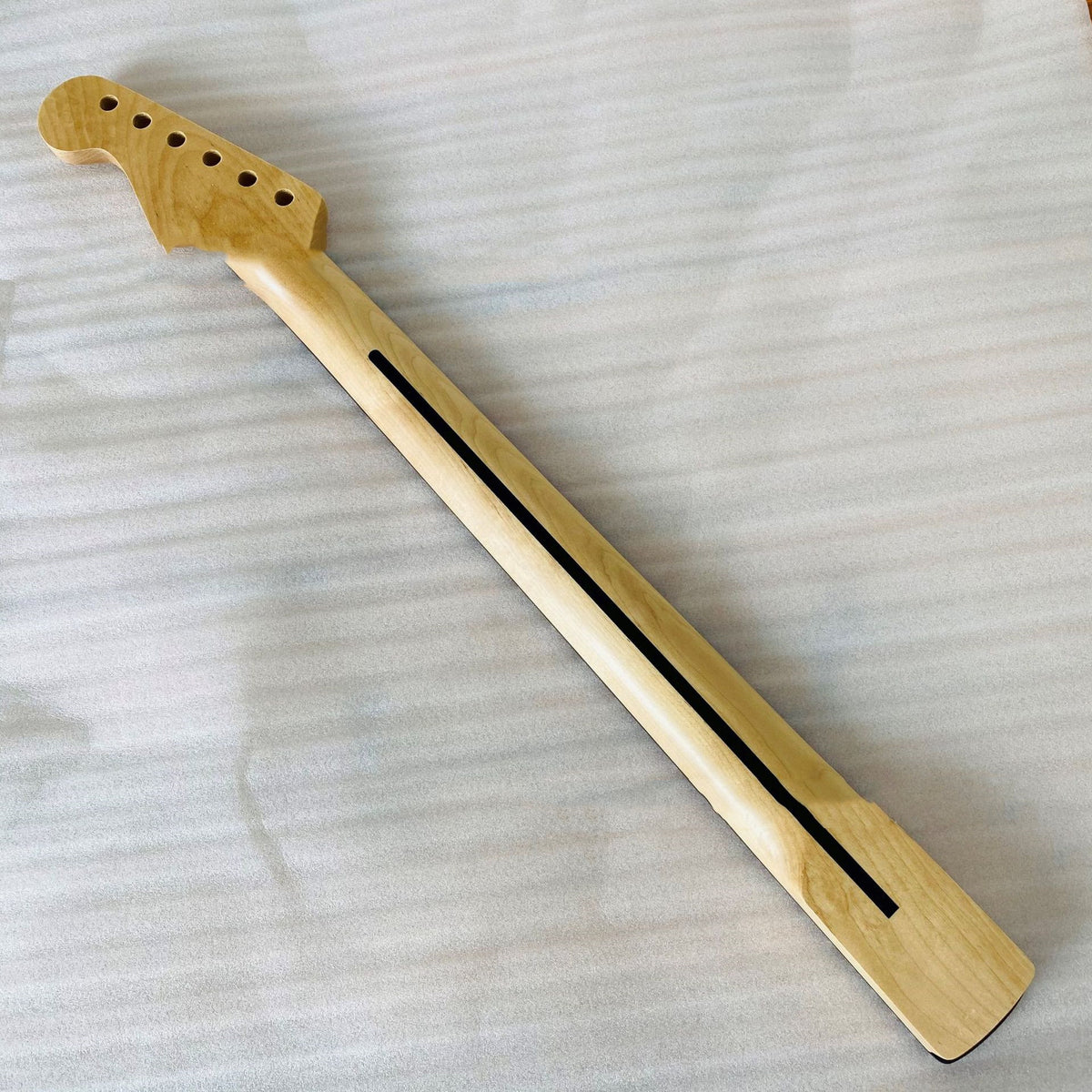 Collier STFanta Matériau de la guitare électrique 22 Fret érable finition bois Grip Wood Guitar Ac