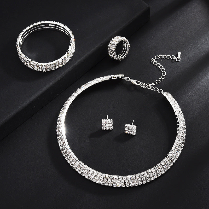 Colliers multicouches à quatre mailles en perles Diamant de griffe exagérée