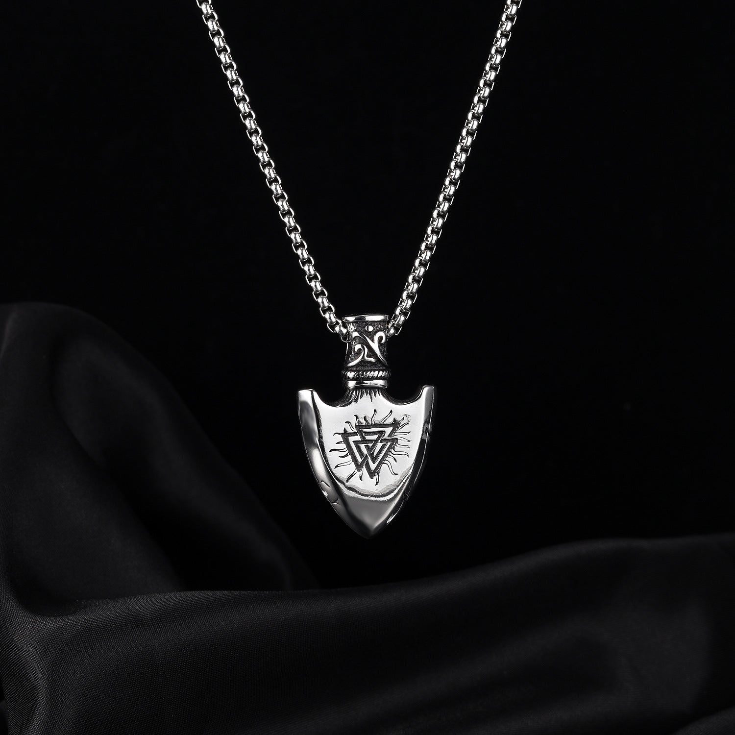 Pendentif européen et américain en acier inoxydable rétro pour hommes