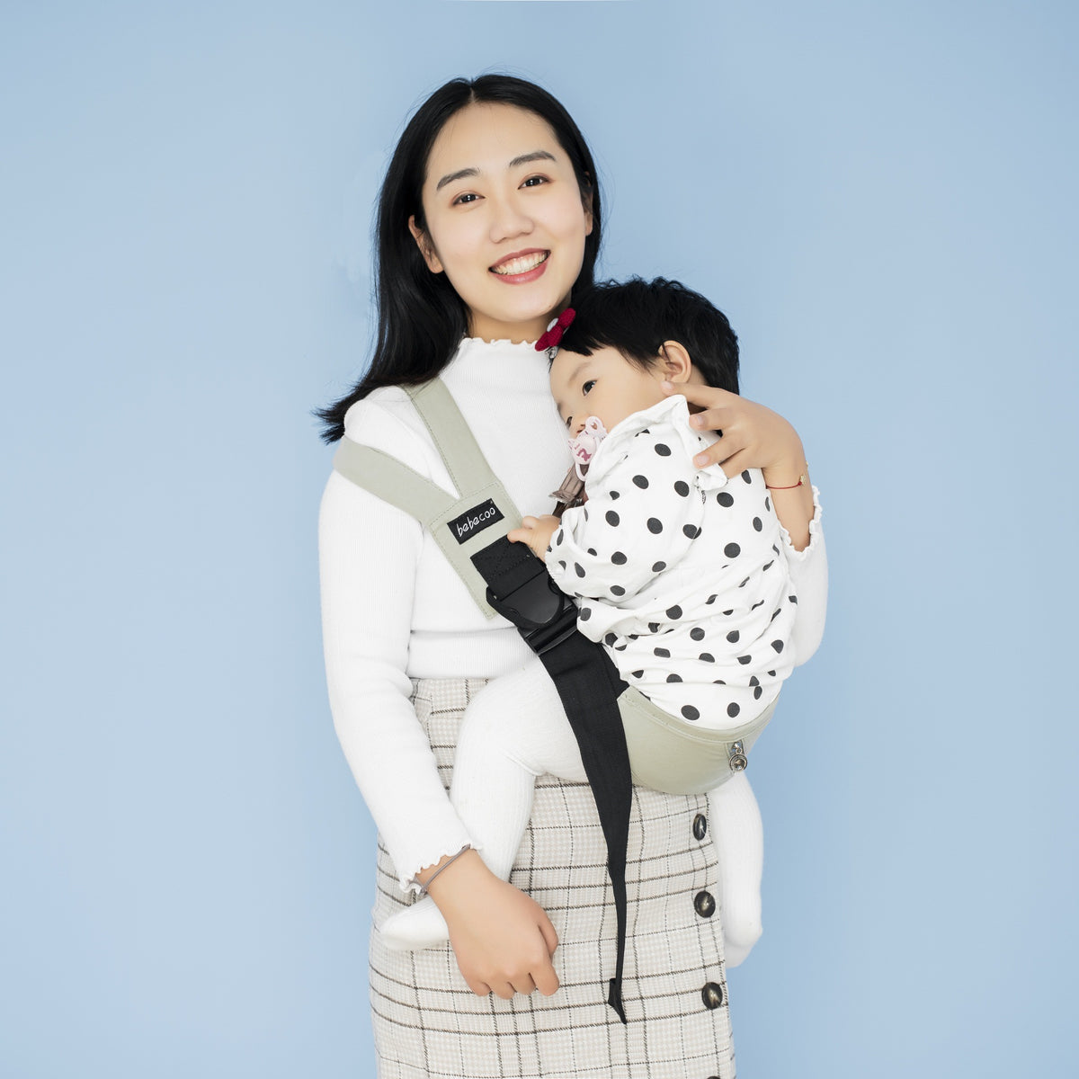 Un-shouder bébé traverse la coque avec la coque avant