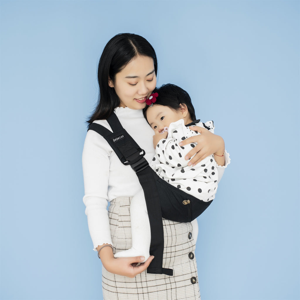 Un-shouder bébé traverse la coque avec la coque avant