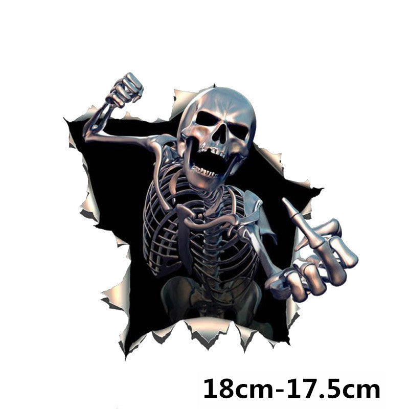 Sticker Tete De Mort Triant Dun Trou 13x17cm