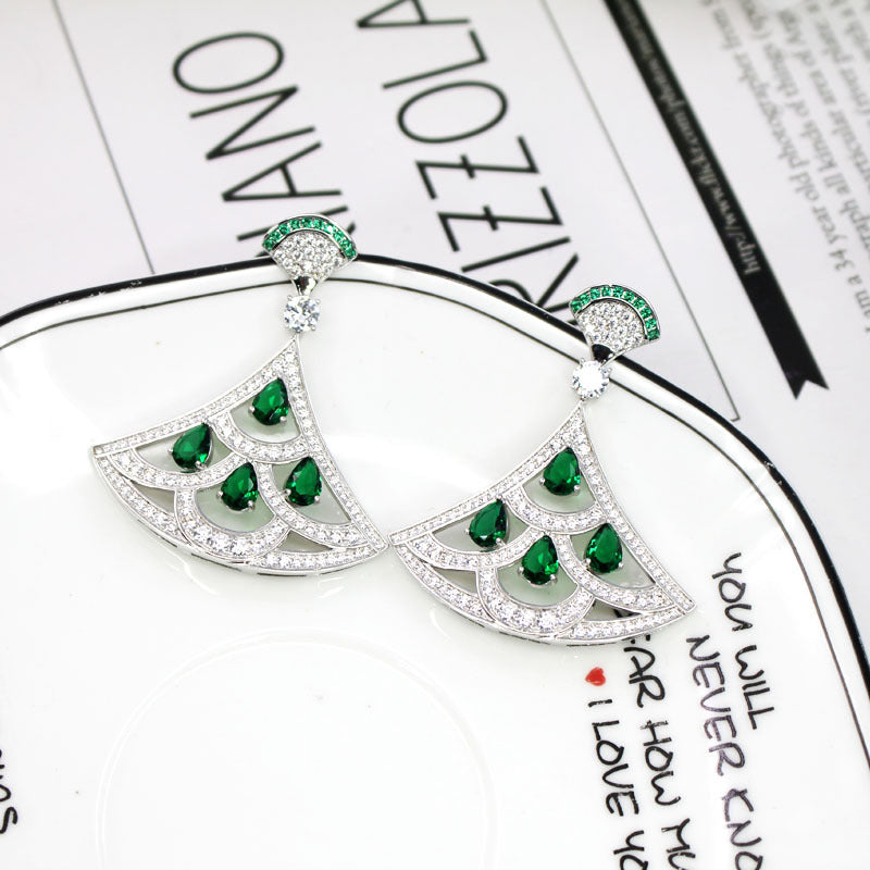 Boucles d'oreilles en forme d'éventail avec diamants plaqués or