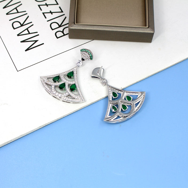 Boucles d'oreilles en forme d'éventail avec diamants plaqués or