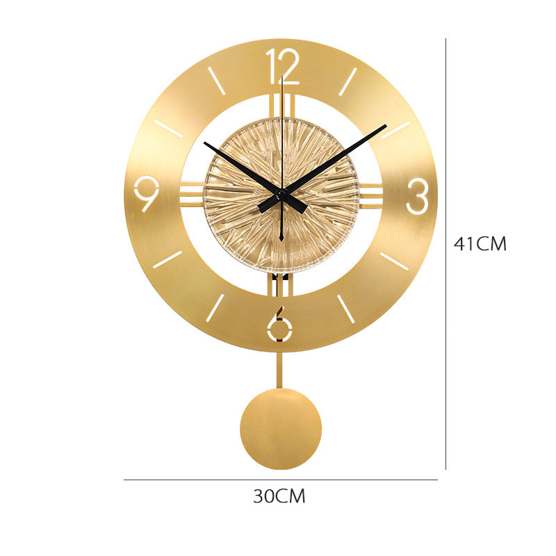 Horloge murale en métal avec élégant pendule