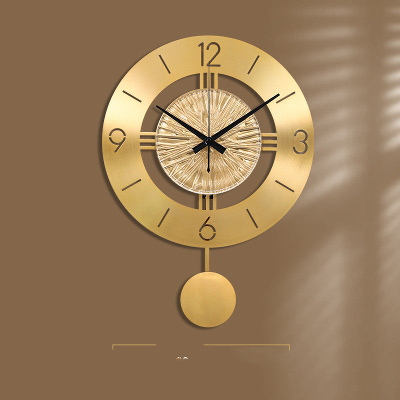 Horloge murale en métal avec élégant pendule
