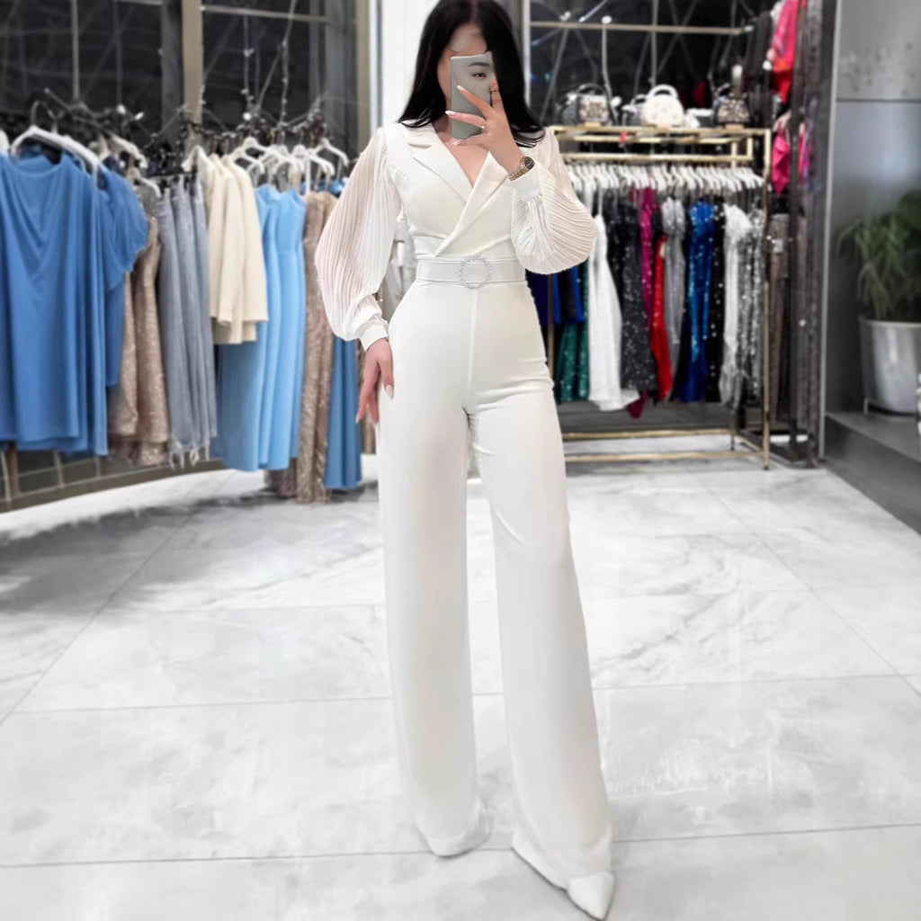 Combinaison de saut avec manches longues plissées Et un collier de Blazer