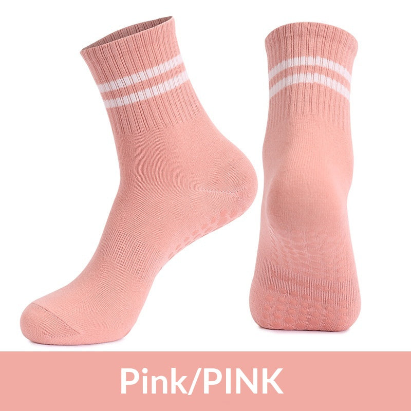 Pilates Chaussettes d'exercice avec une serviette à l'appui