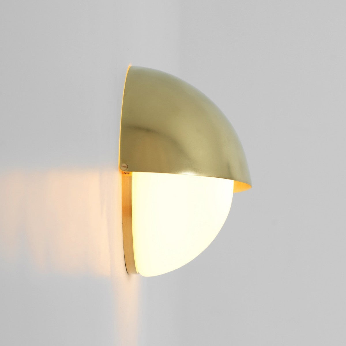 Lampe murale semi-circulaire en métal mi-century Bauhaus Minimalist moderne