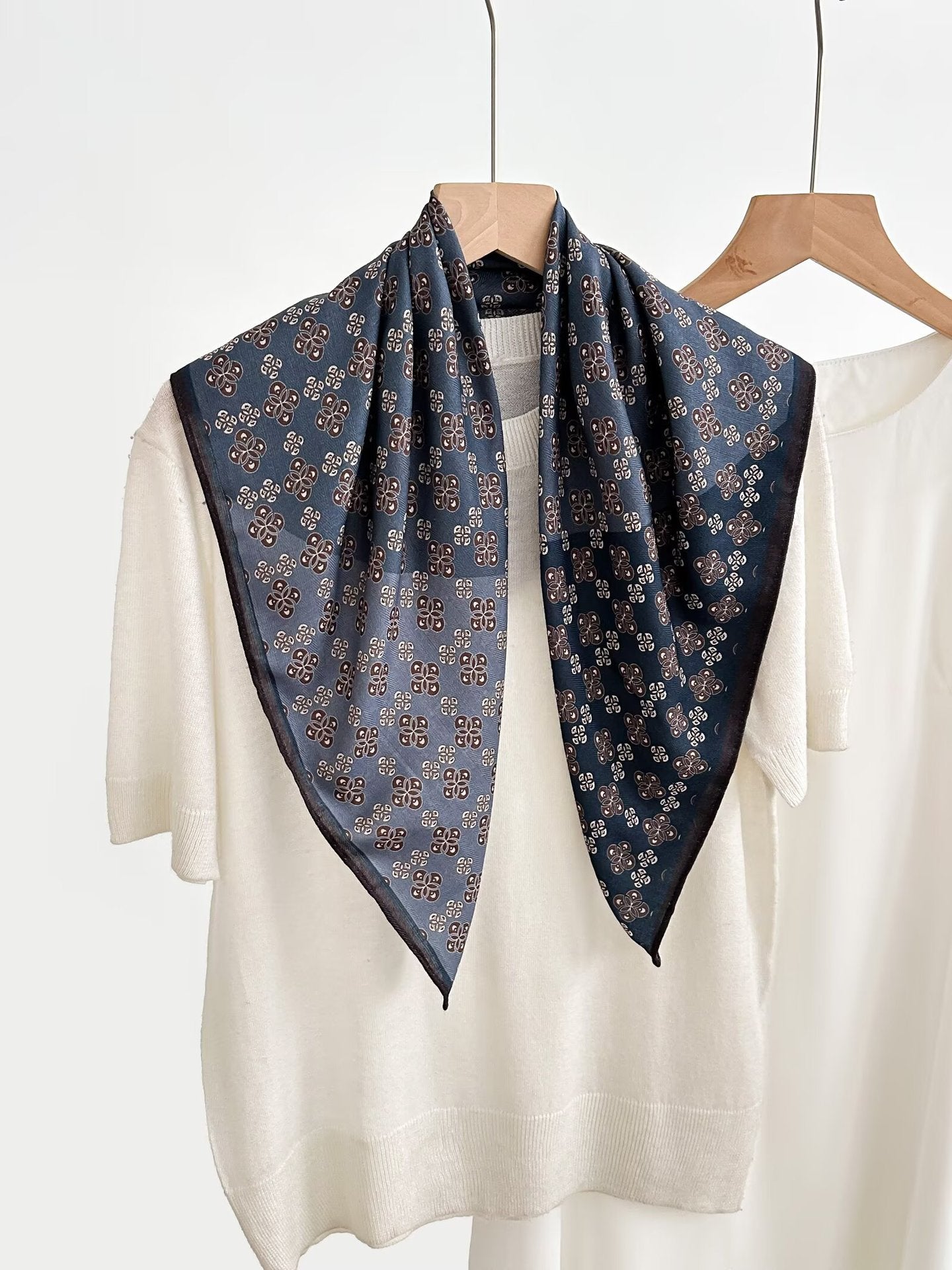 Femmes 70cm carré écharpe Vieux cou écharpe Collier chaud