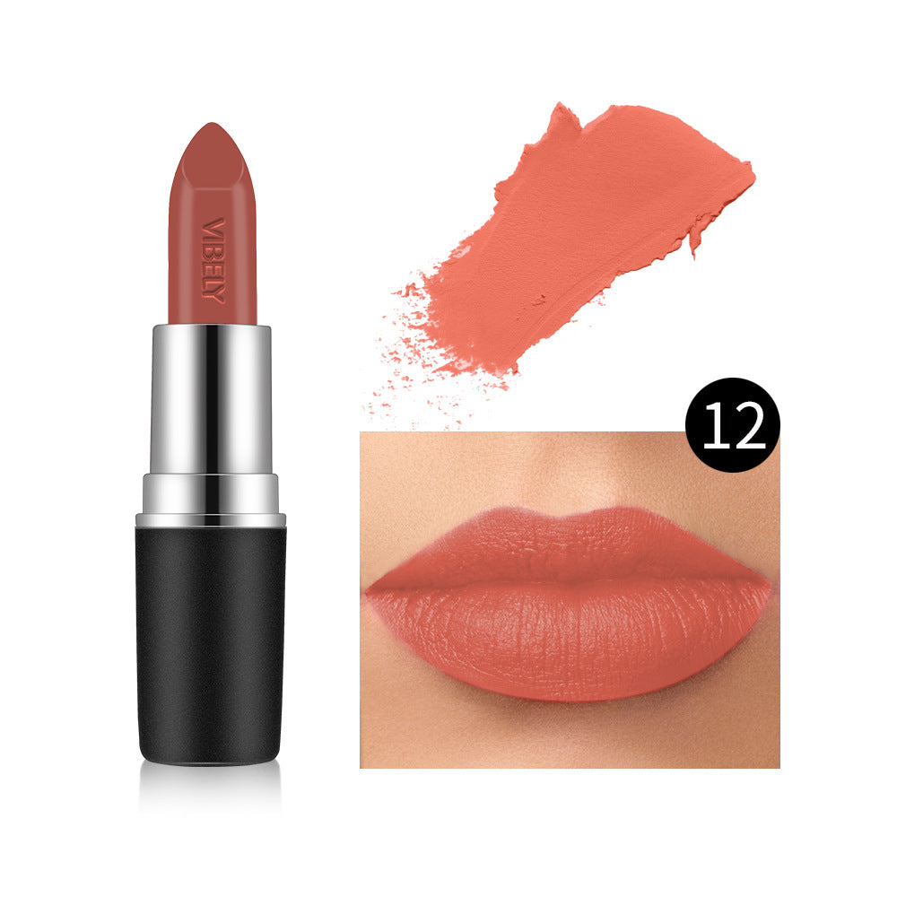 Matte Bullet rouge à lèvres avec un fini velouté qui rend votre peau plus juste