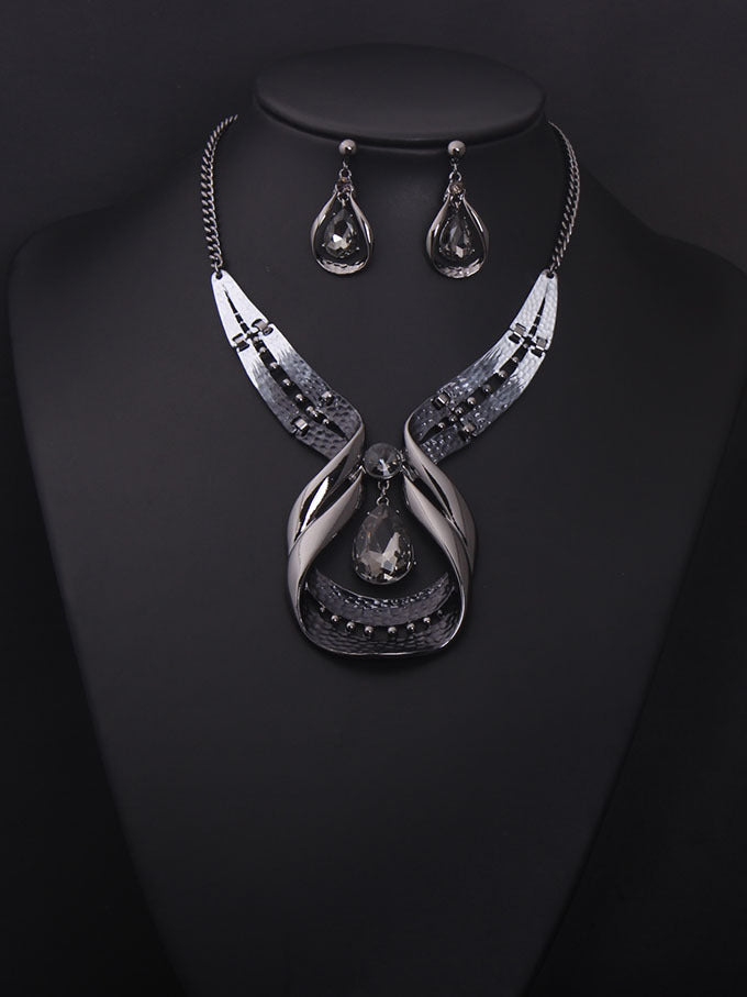 Collier court en cristal gemme