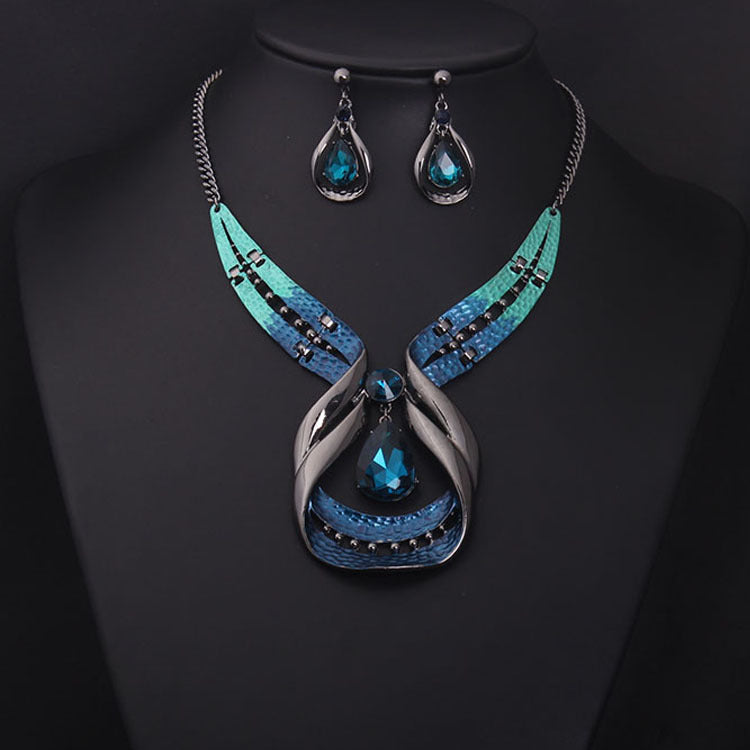 Collier court en cristal gemme