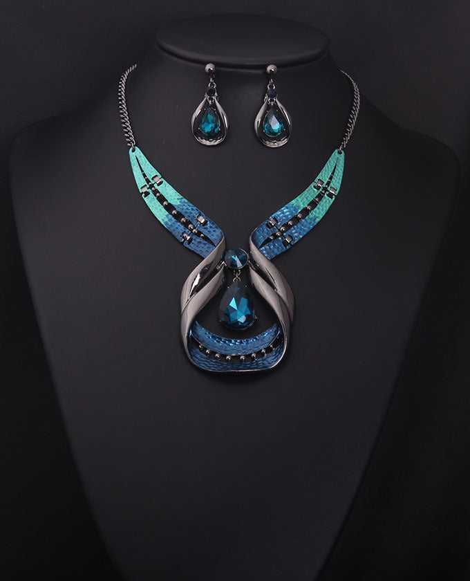 Collier court en cristal gemme