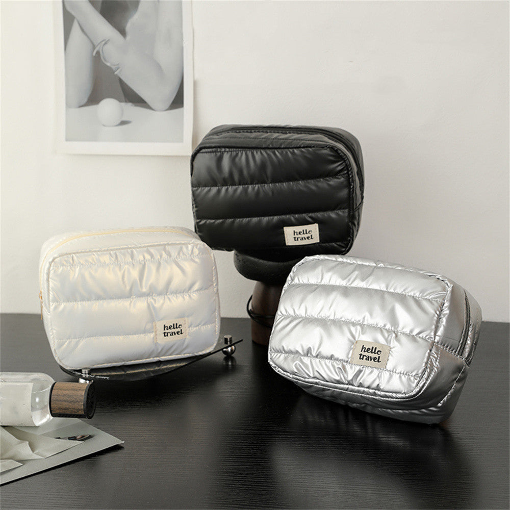 Sac de maquillage élégant de taille moyenne avec finition perle subtileElégant et spacieux