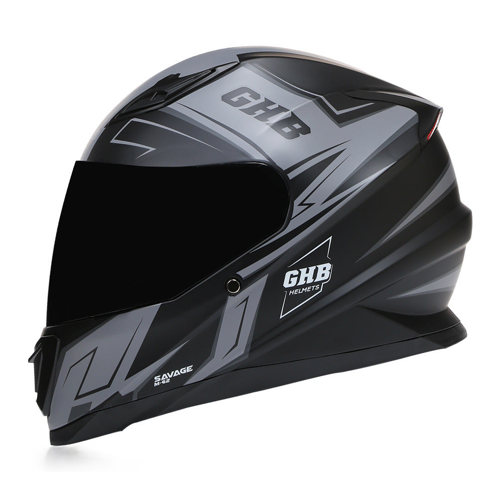 Simple and versatile motorcycle riding helmet