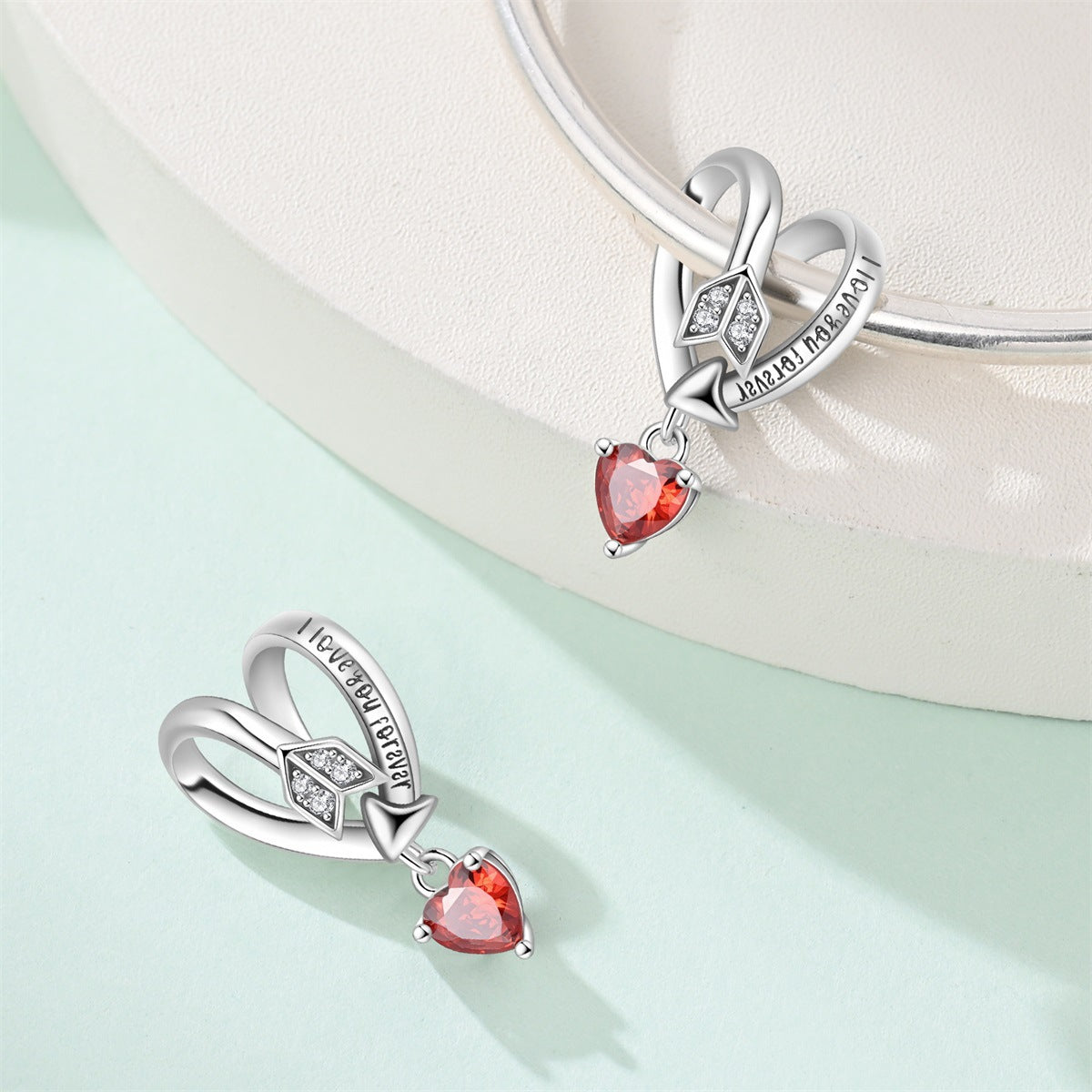 Bracelet bricolage avec perles roses en forme de cœur et accessoires pendentif