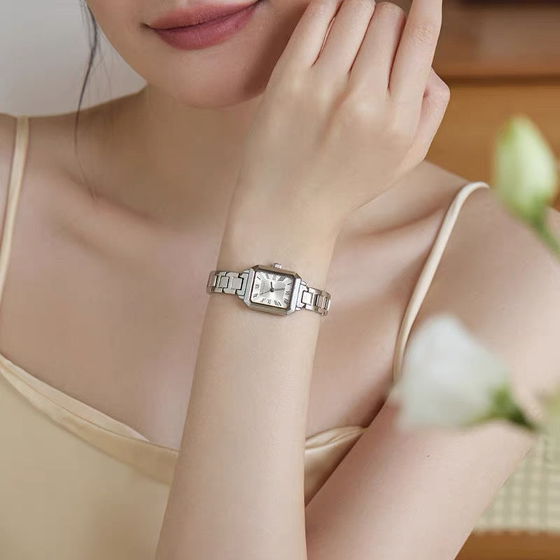 Montre carrée femmes mode et élégant style