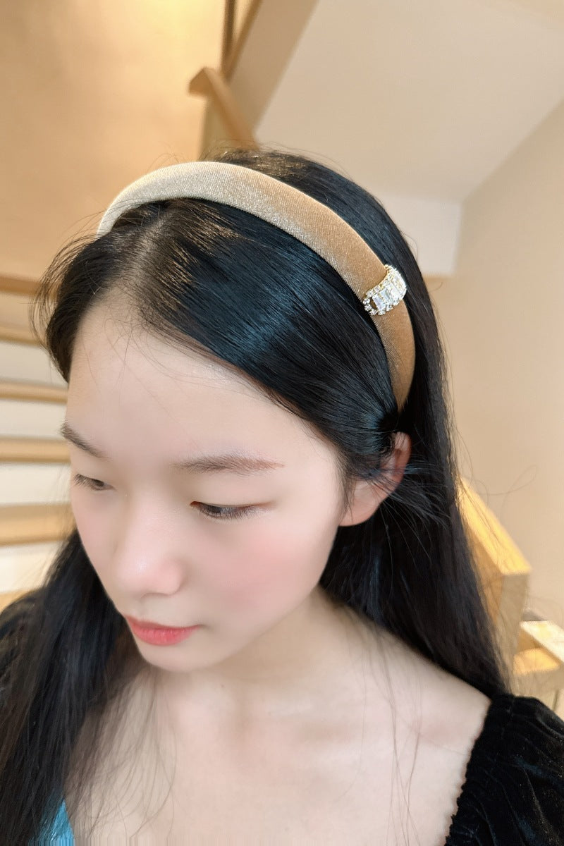Haut de gamme Sophisticated Velvet Narrow Headband avec Strass et éponge Pading