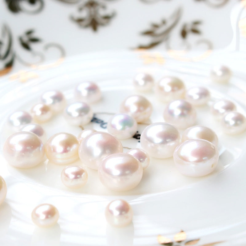 Perles blanches plates rondes en eau douce naturelle de couleur Aurora