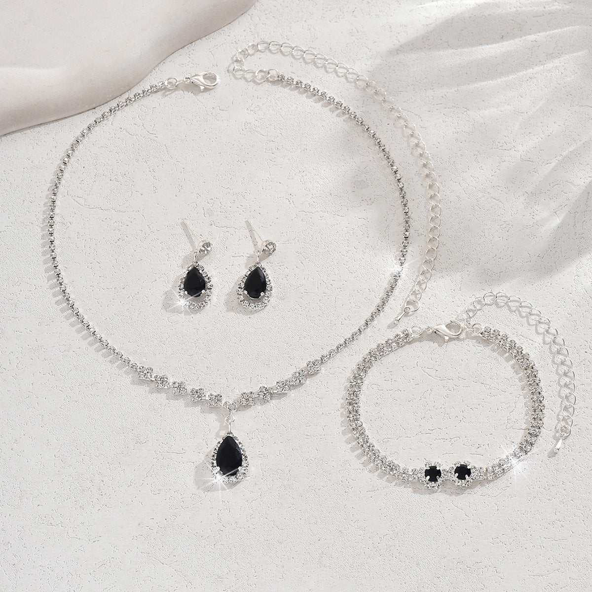 Explosions d'approvisionnement d'usine Bracelet boucles d'oreilles en cristal Zircon Bracelet en trois pièces de Sui