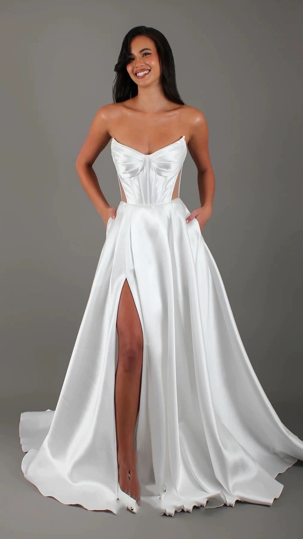 Robe de mariée à pansement blanc satiné