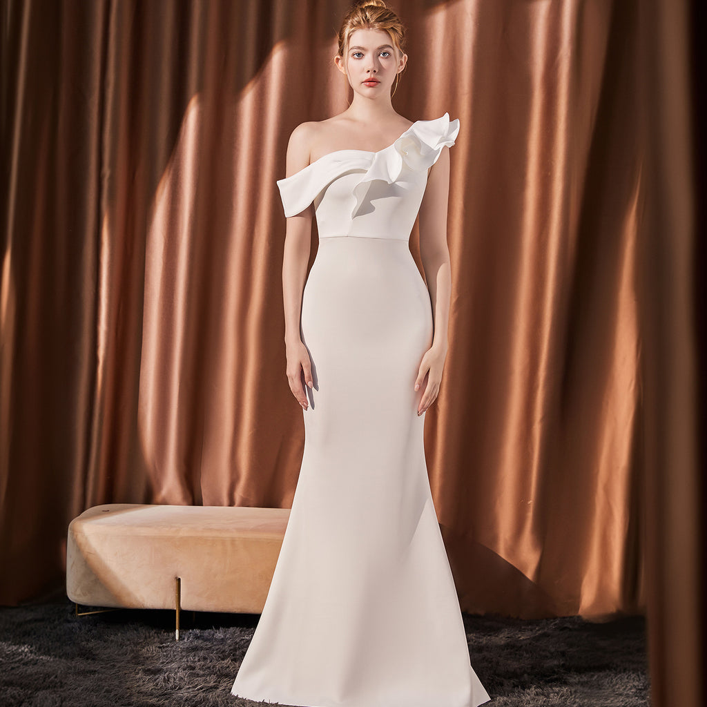 Robe longue minceur haut de gamme à épaule inclinée